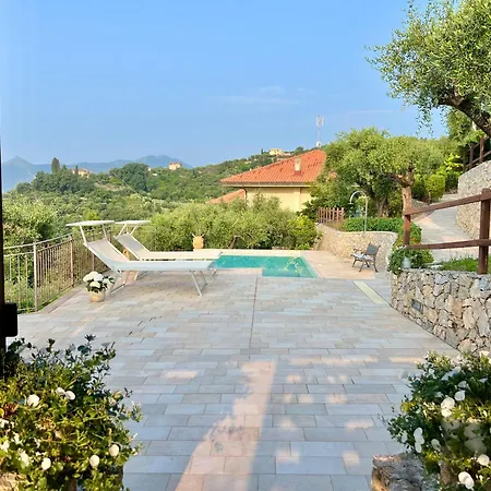 Laura Apartman Pietra Ligure