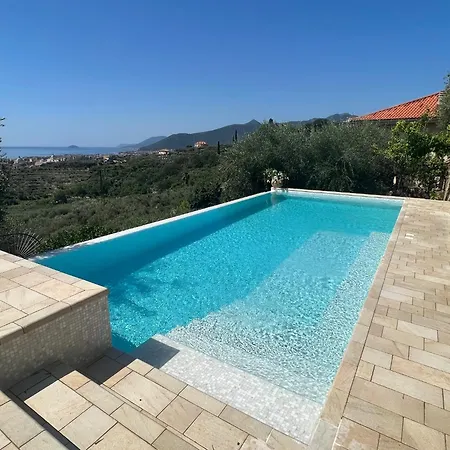 Laura דירה פייטרה ליגורה