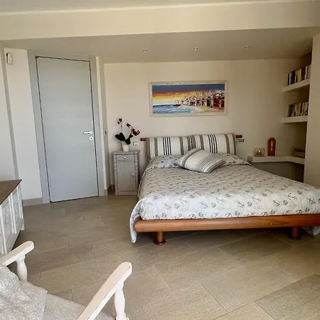 Laura Apartment